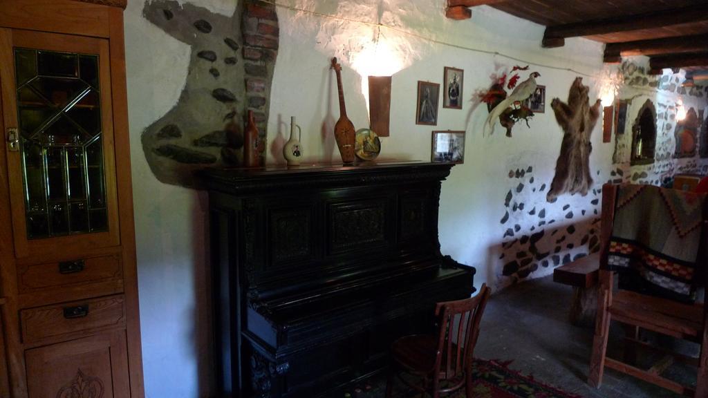 Chateau Bruale Tkhilistskaro Bagian luar foto