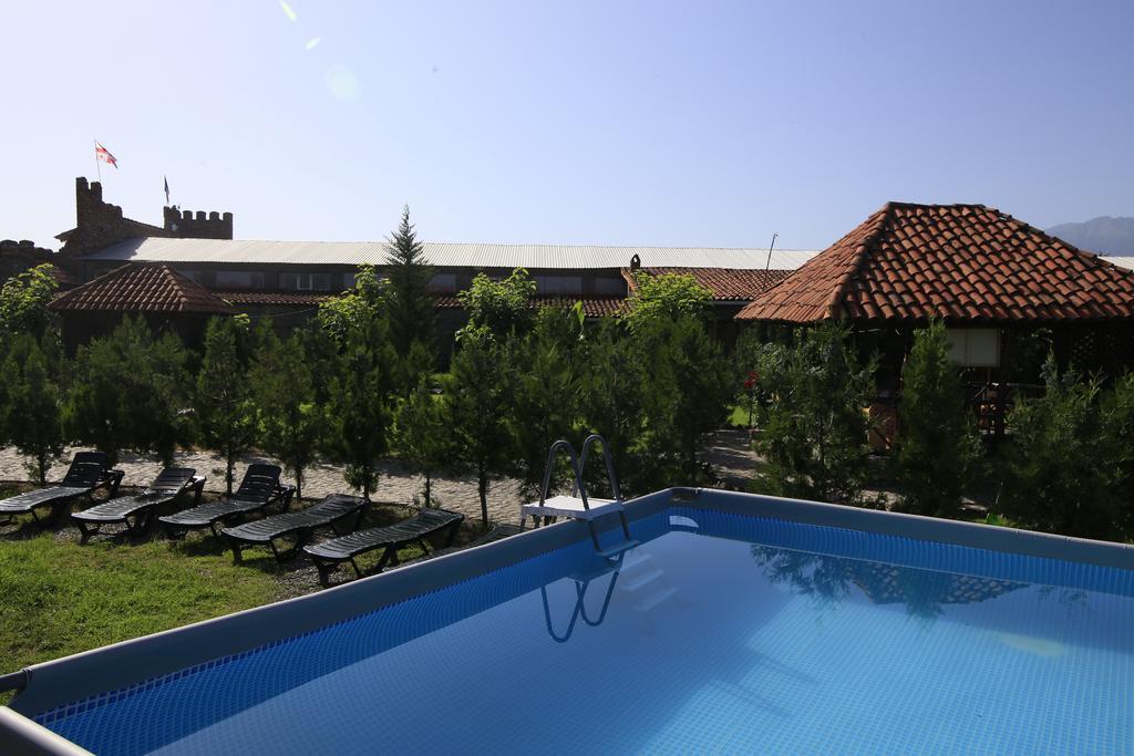 Chateau Bruale Tkhilistskaro Bagian luar foto